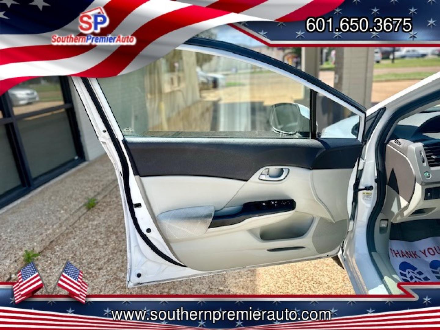 2012 WHITE HONDA CIVIC LX LX (2HGFB2F51CH) with an 1.8L L4 SOHC 16V engine, 5-Speed Automatic transmission, located at 922 W. Beacon St., Philadelphia, MS, 39350, (601) 650-3675, 32.770447, -89.127151 - Title: 2012 Honda Civic LX Sedan Year: 2012 Make: Honda Model: Civic Engine: 1.8L L4 SOHC 16V Body: SEDAN 4-DR Transmission: 5-Speed Automatic Drive Type: FWD Mpg City: 28 Mpg: 39 Trim: LX Sedan - Photo#8